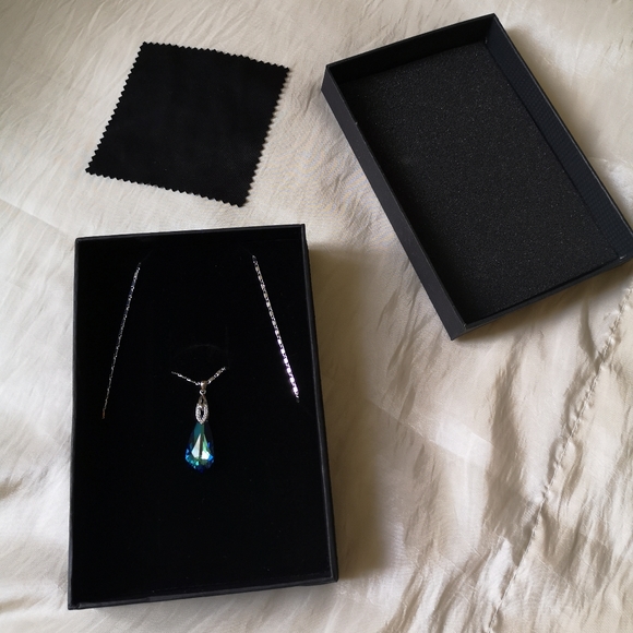 NEW Crystal Pendant Necklace Le Papillion Jewelry - Picture 3 of 5